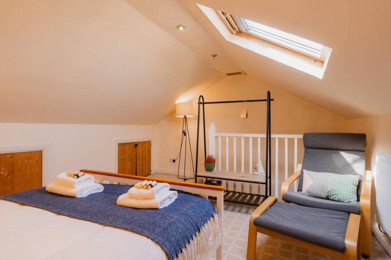 Well Located 3 Bedroom Home In Central Chester With Parking Exterior photo