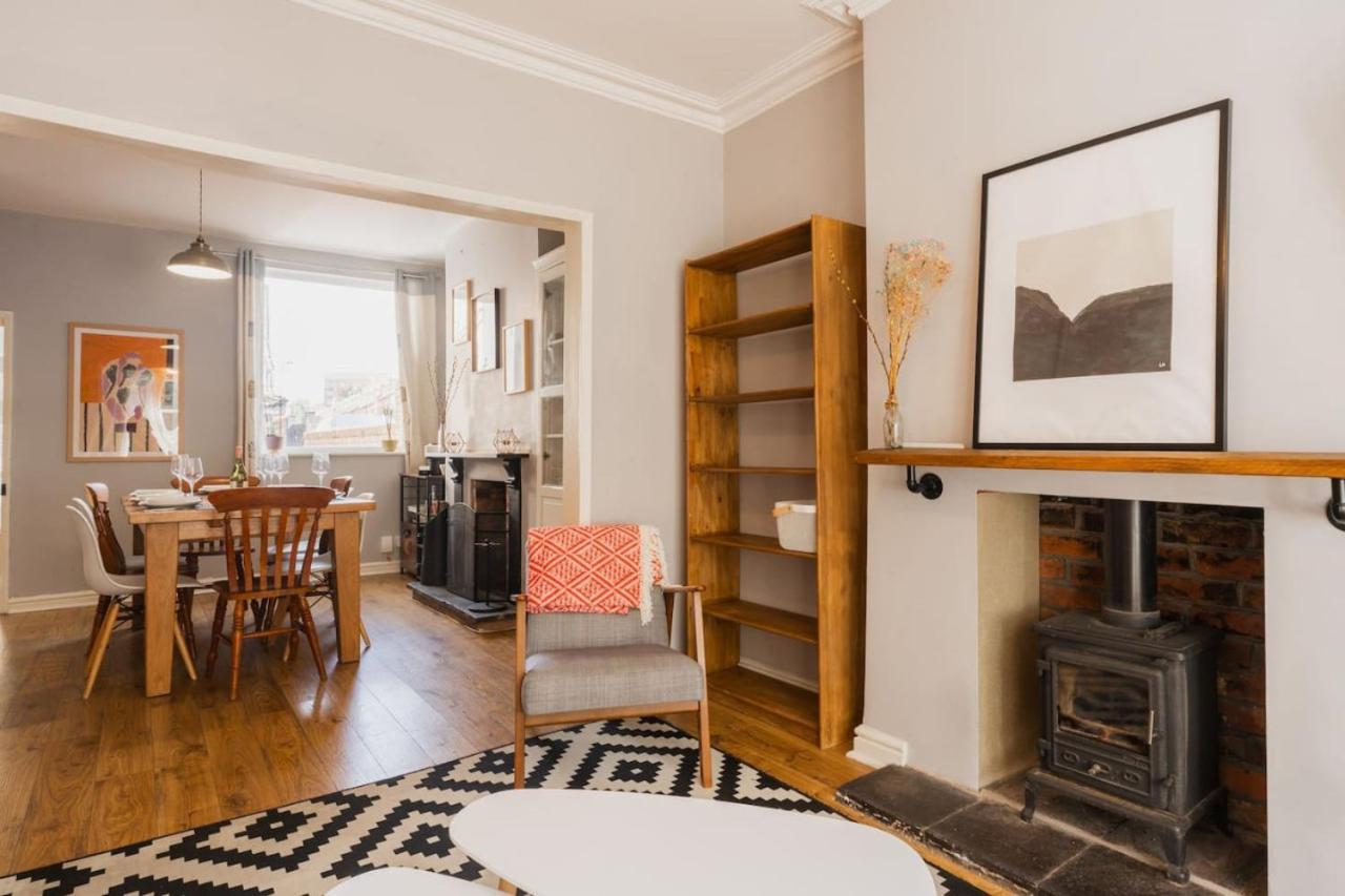 Well Located 3 Bedroom Home In Central Chester With Parking Exterior photo