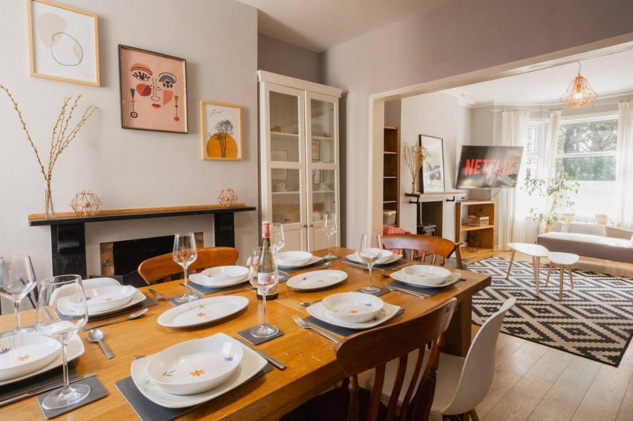 Well Located 3 Bedroom Home In Central Chester With Parking Exterior photo