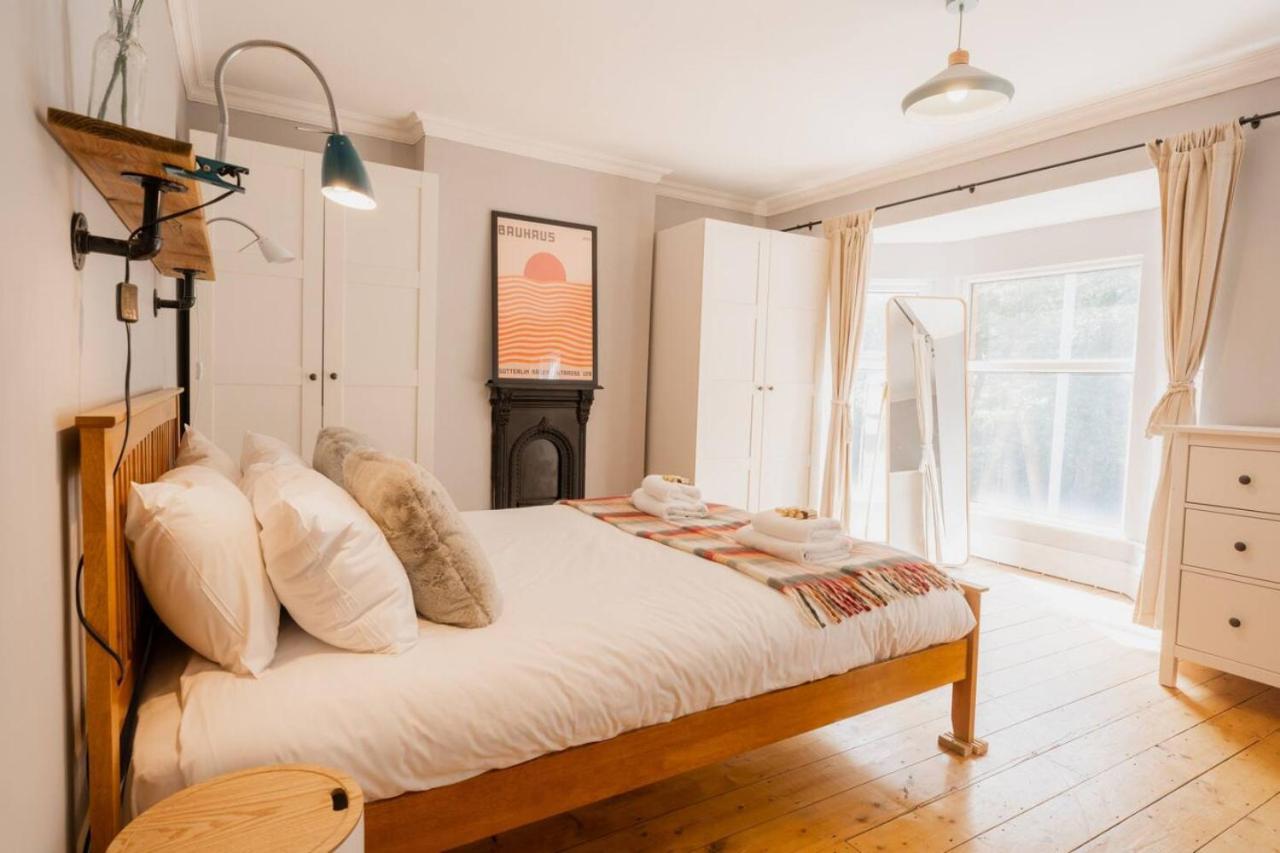Well Located 3 Bedroom Home In Central Chester With Parking Exterior photo