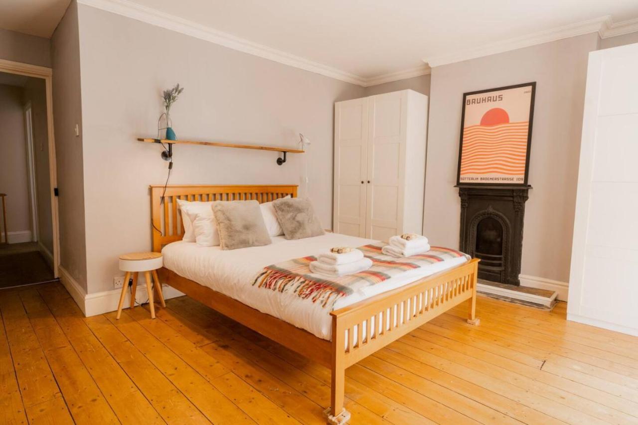 Well Located 3 Bedroom Home In Central Chester With Parking Exterior photo