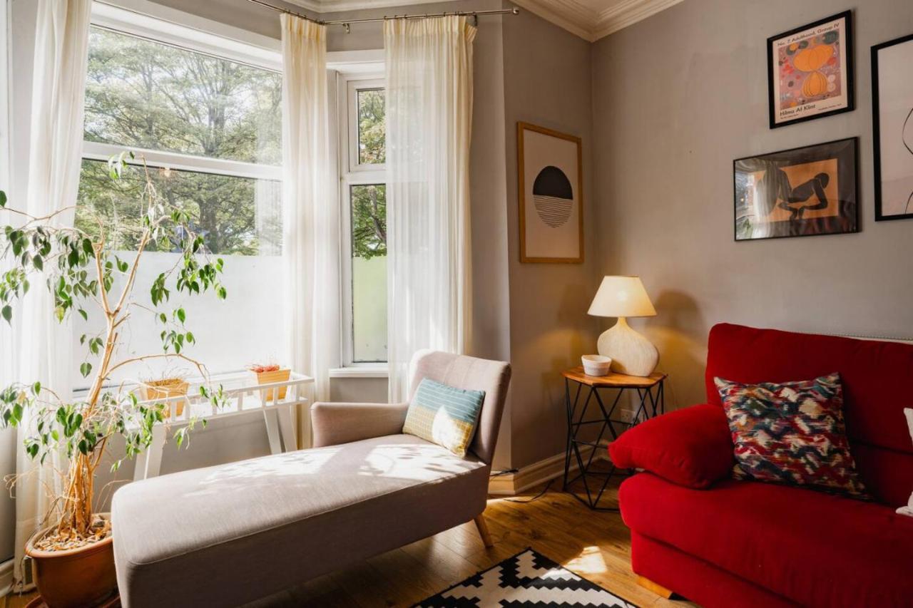 Well Located 3 Bedroom Home In Central Chester With Parking Exterior photo