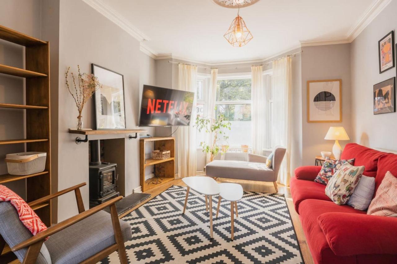 Well Located 3 Bedroom Home In Central Chester With Parking Exterior photo
